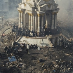Police and riot police rest on Maidan after clashes in centre Kyiv, 19 Feb. 2014.(RUS)Милиция и беркут отдыхает на майдане, после штурма во время очередного перемирия.