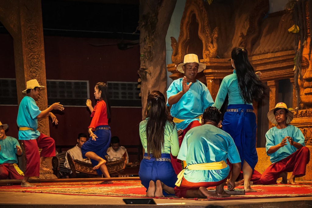 The Bamboo pole dance (Robam Kom Araek) - The dancers jump in and out between rapidly clapping bamboo poles. Much dexterity and timing is essential. It is believed that King Norodom (1834-1904) picked up this dance when he was traveling in the Philippines.